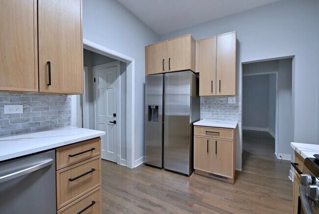 Building Photo - 6424 Sinclair Ave