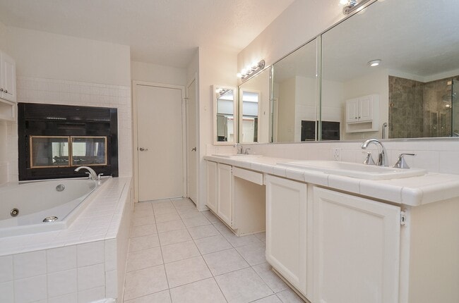 Building Photo - 12707 Sandri Ln