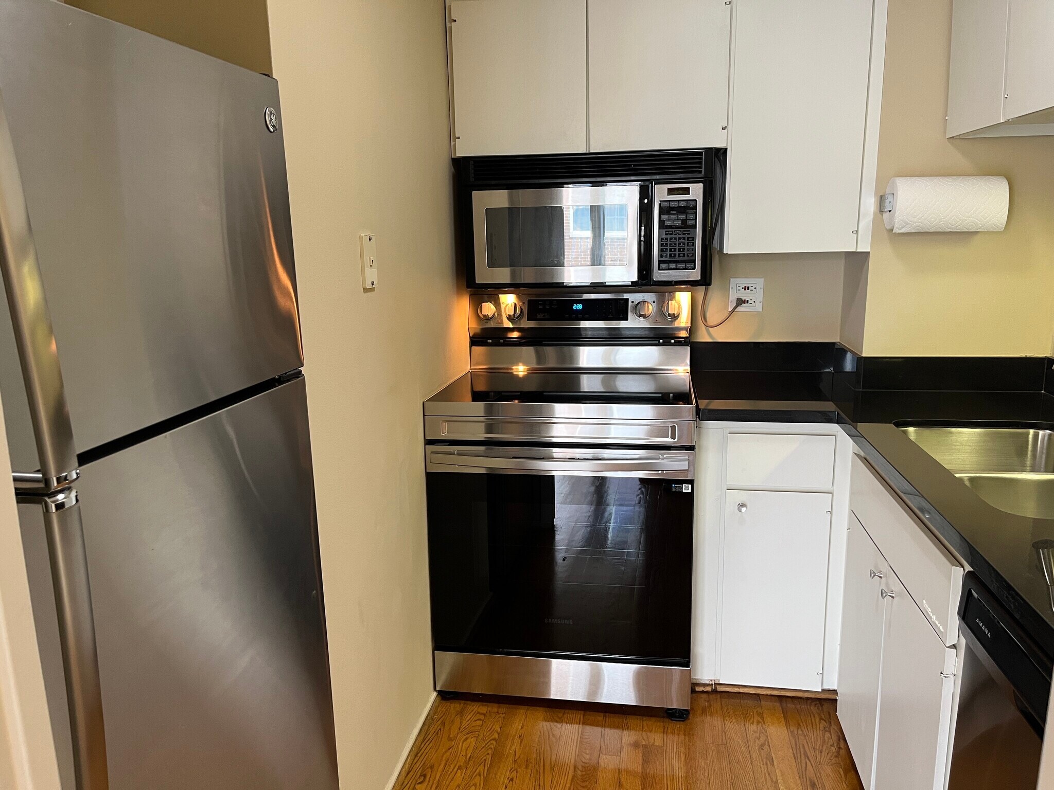 Kitchen - 21 W Goethe St