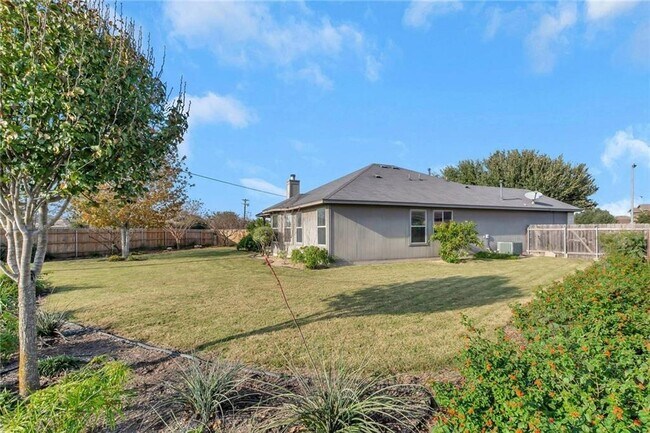 Building Photo - 310 Stewart Dr