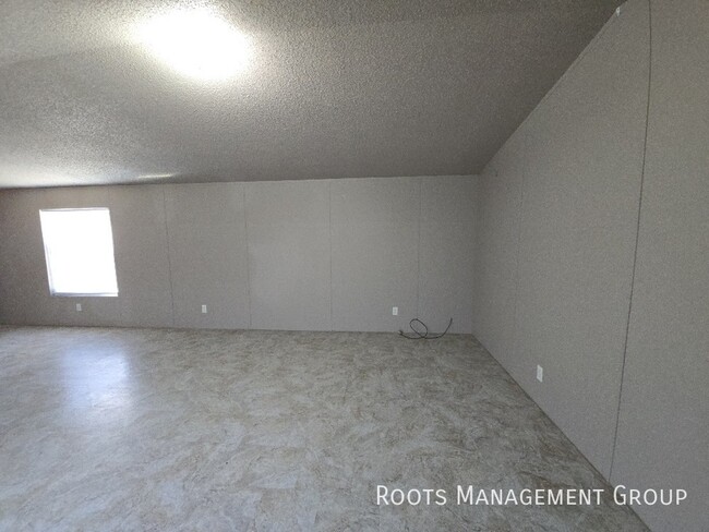 Building Photo - Home Available to Lease or Purchase - Appl...