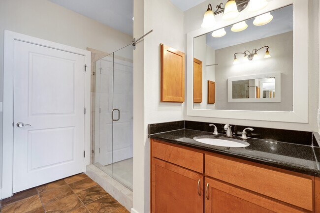 Building Photo - 7342 Oak Manor Dr