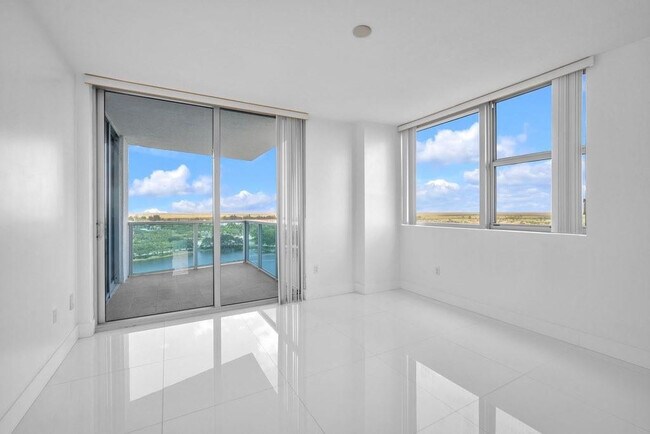 Building Photo - 2641 N Flamingo Rd