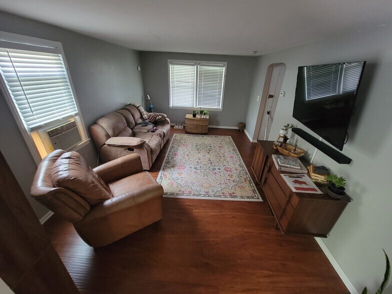 Building Photo - 450 Linden Ave