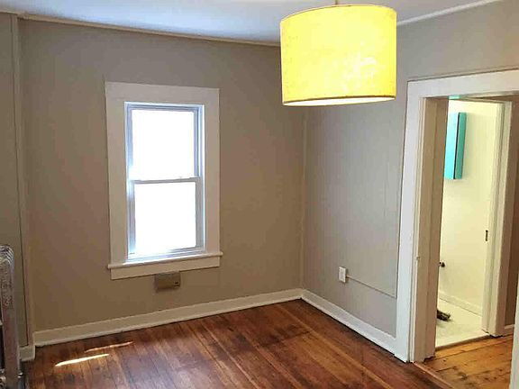 Building Photo - "Chic 2-Bed Gem with Granite Elegance in P...