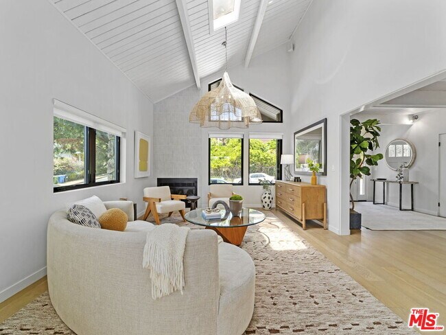 Building Photo - 2304 Vestal Ave