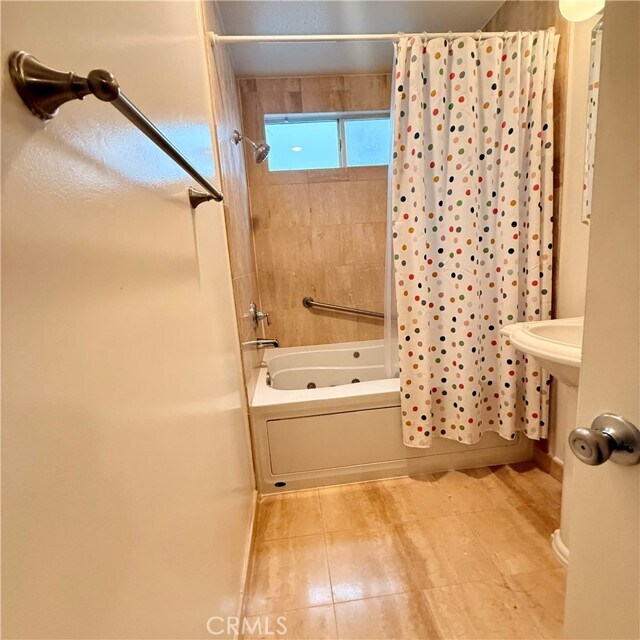 Building Photo - 12801 Moorpark St