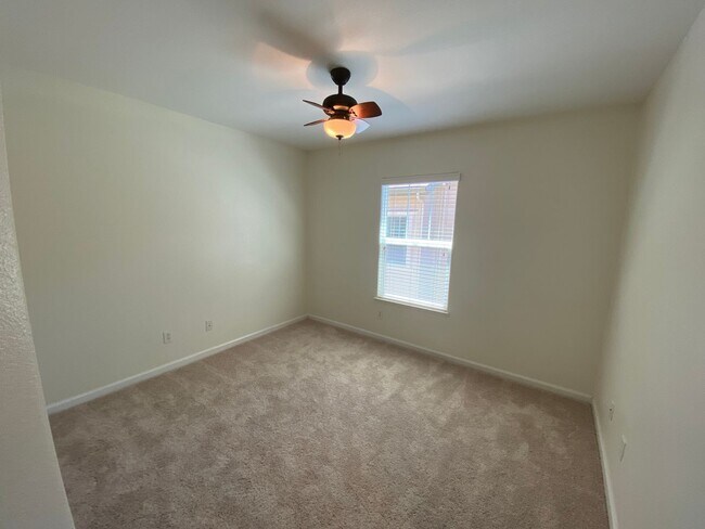 Building Photo - 3 Bed, 2½ Bath Two Story Condo in Natomas' Hampton Village