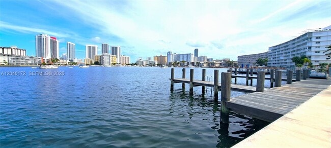 Building Photo - 450 Golden Isles Dr