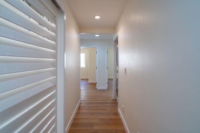 Building Photo - 6406 Shane Pl