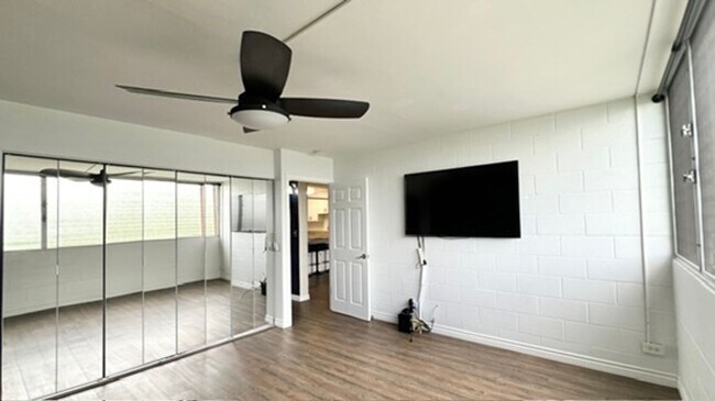 Building Photo - AVAILABLE NOW! Spacious 3-Bedroom, 2-Bath Corner-end Split-level Unit in Kaneohe with 1 Assigned ...