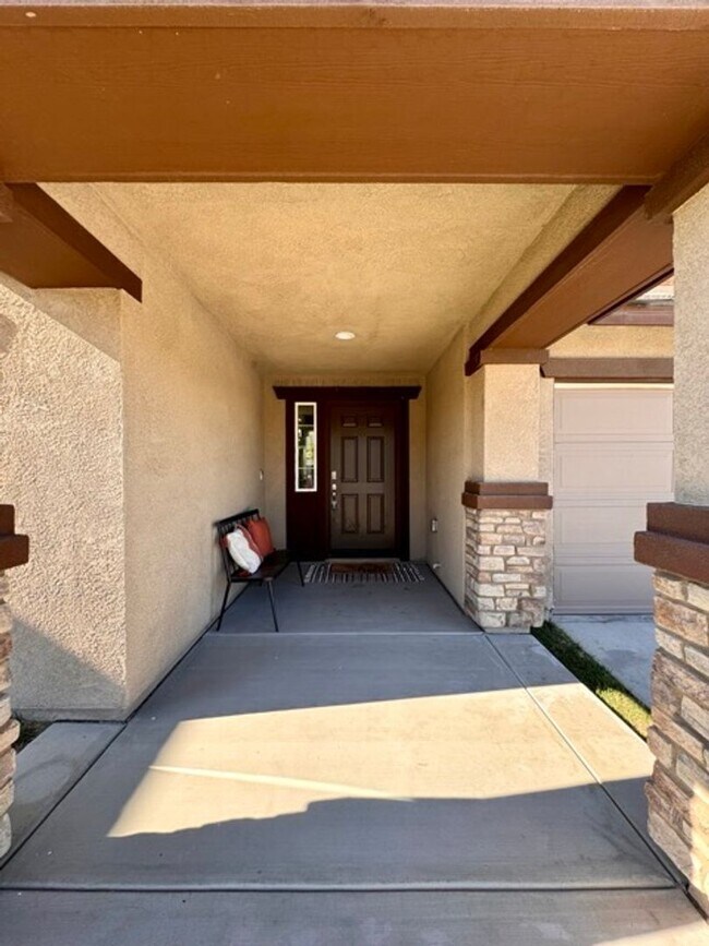 Building Photo - Stunning 4 Bedroom Cul-De-Sac Home with Loft located in Winchester!