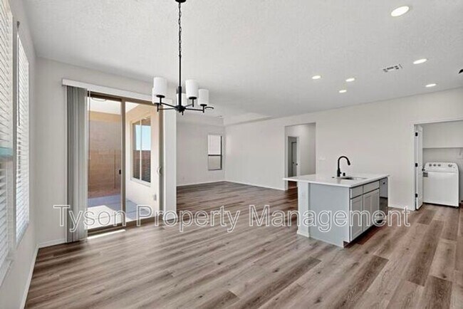 Building Photo - 6618 Sydney Drive NE