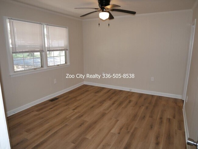 Building Photo - 1342 Old Cedar Falls Rd