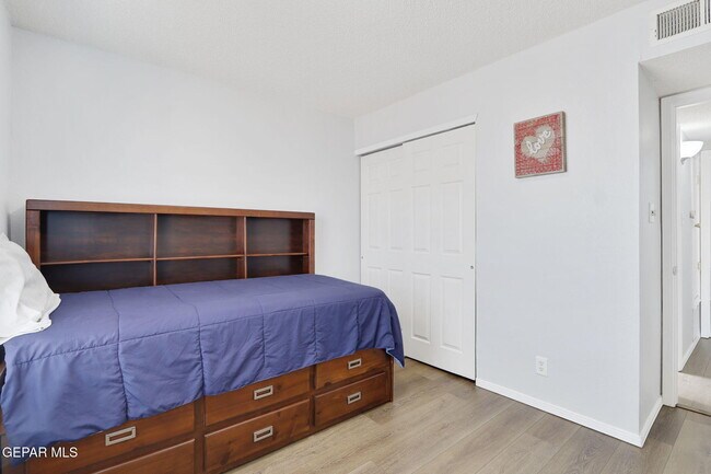 Building Photo - 240 Summerbrooke Ct