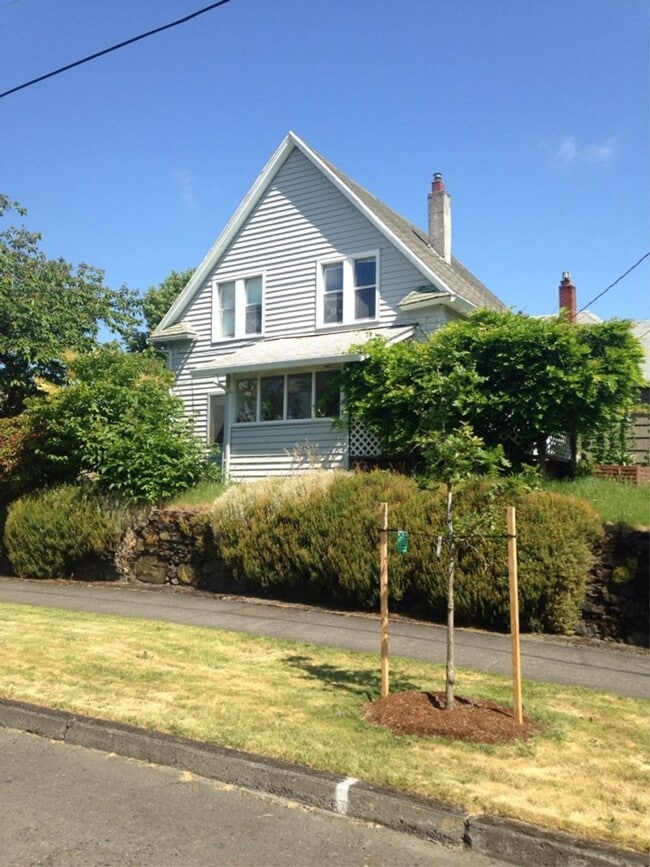 Building Photo - Charming 3 Bedroom, 2 Bath Home in Sellwood for rent!