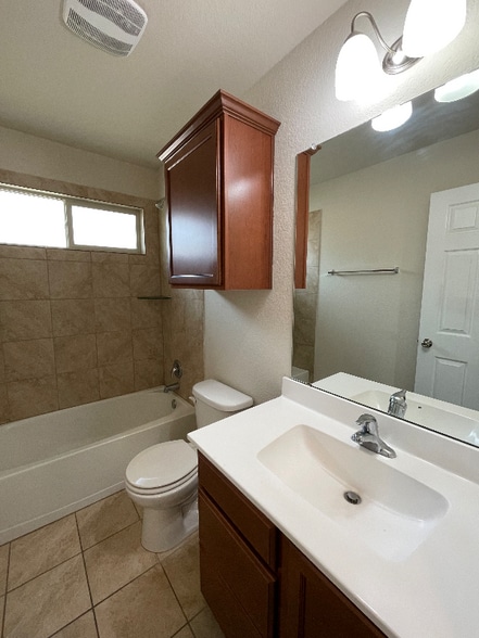 Building Photo - 2720 Samson Dr