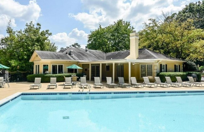 Building Photo - 1303 Pine Heights Dr NE