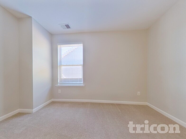 Building Photo - 29 Carriage Hls Dr SE