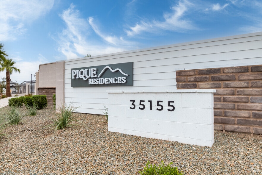 Monument Signage - Pique Residences
