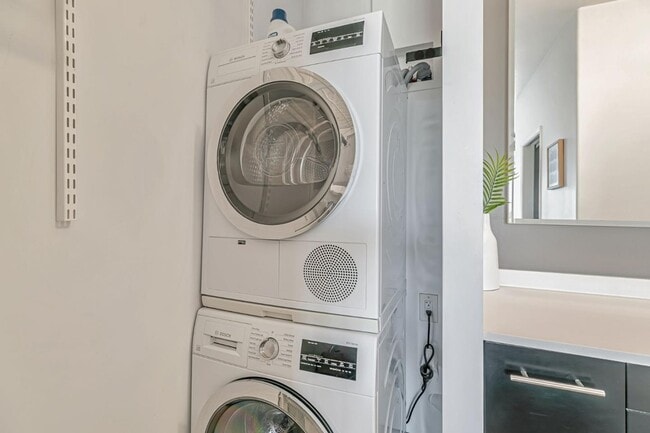 Building Photo - Civic