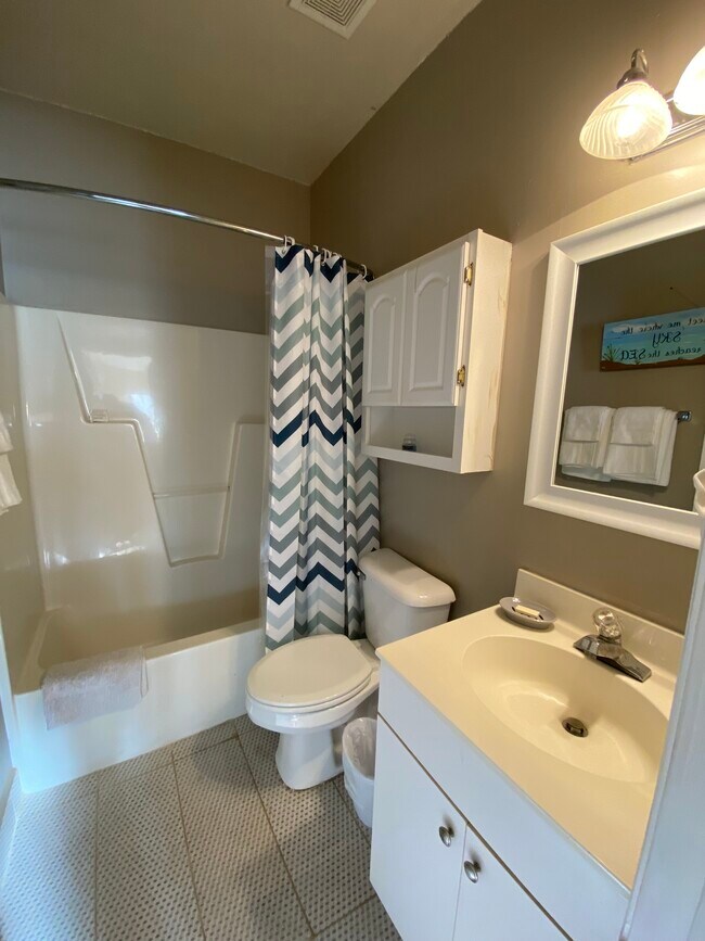 Building Photo - 3947 Gladiola Ct