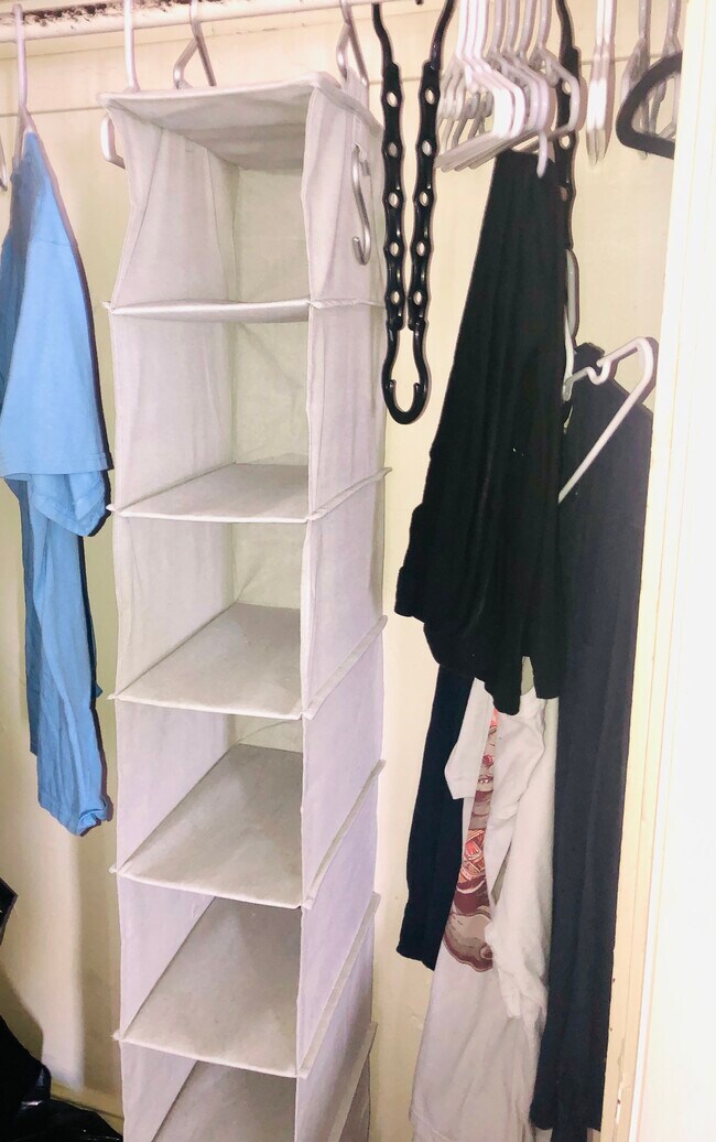 Building Photo - 1926 E 123rd St