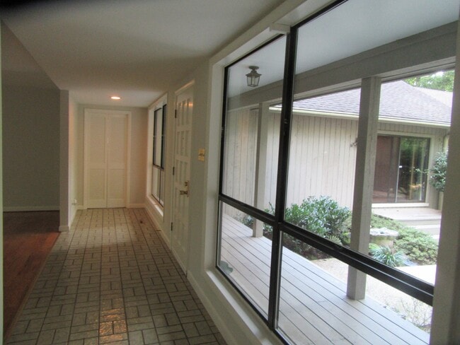 Building Photo - One-Level Golf Course Living-- Waterfront ...