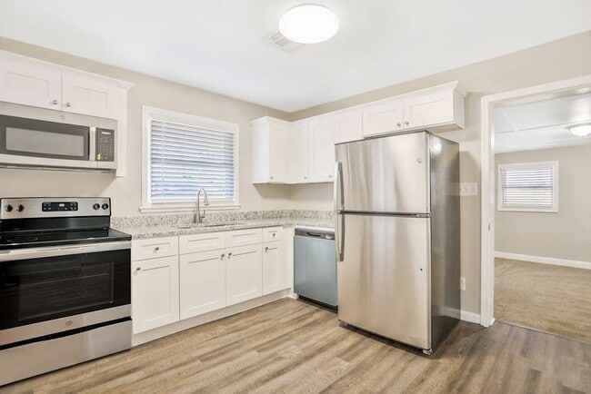 Building Photo - 579 Nassau St