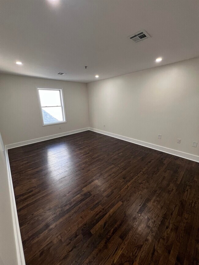 Building Photo - 427-429-429 M.L.K. Drive