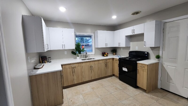 Building Photo - 2 Hazelwood Cir