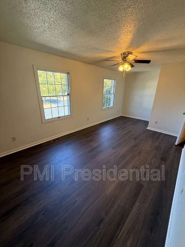 Building Photo - 9904 Whitney Cir