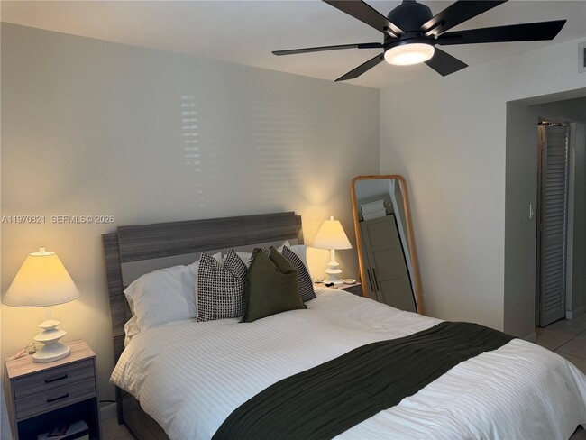 Building Photo - 882 NW 92nd Ave