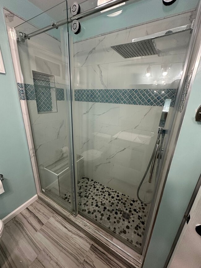 Building Photo - Gorgeous 4 Bed 2.5 Bath, single family hom...
