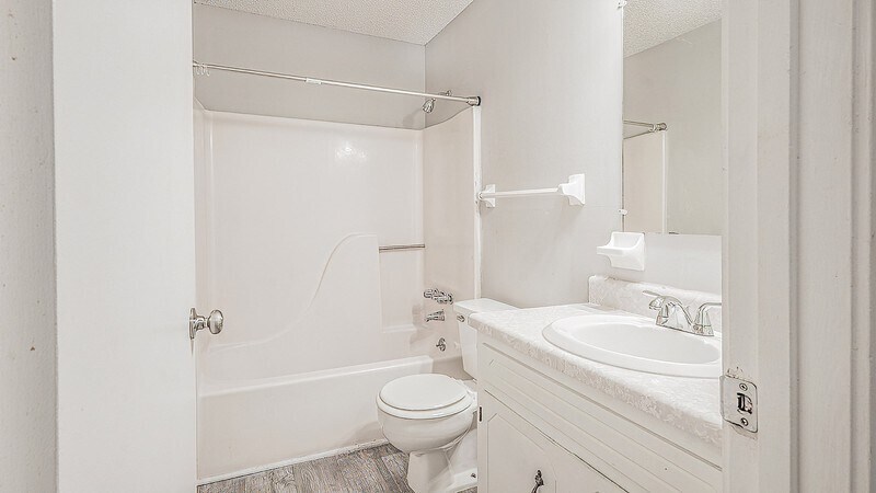 Building Photo - 815 Golf View Pl