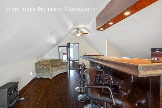 Building Photo - 38 Rugby Rd