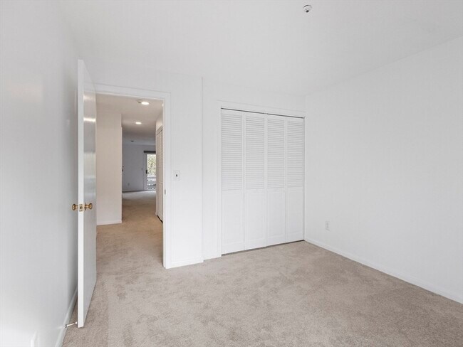 Building Photo - 18 Concord Greene