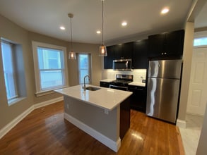 Building Photo - 301 E 19th Ave