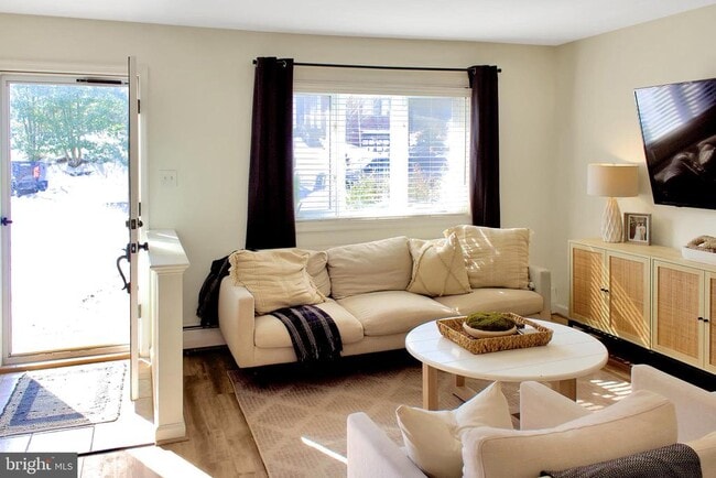 Building Photo - 159 Columbia Ave