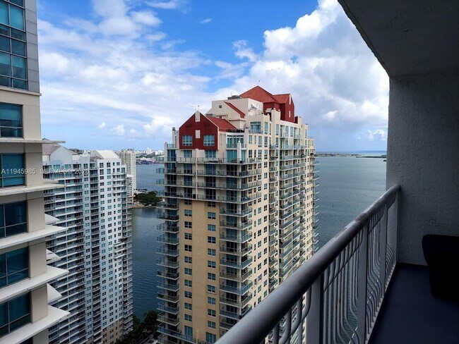 Building Photo - 1200 Brickell Bay Dr