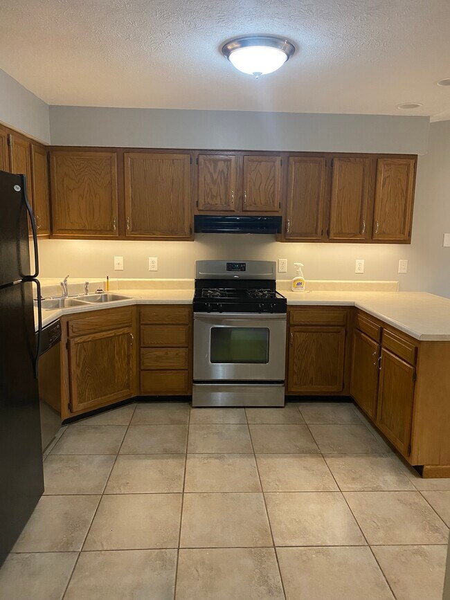 Building Photo - 4036 Oakbrook Ct