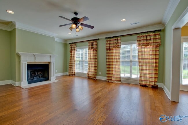 Building Photo - 2801 Centerridge Rd SE