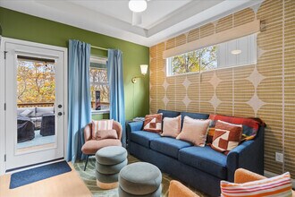 Building Photo - 323 Kelly's Ferry Pl