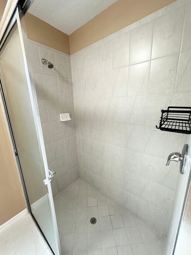 Building Photo - 12 Robin Pl