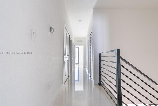 Building Photo - 481 SW 91st Ct