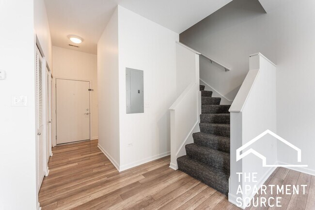 Building Photo - Modern Duplex Up: 2 Bed 2.5 Bath & In Unit W/D