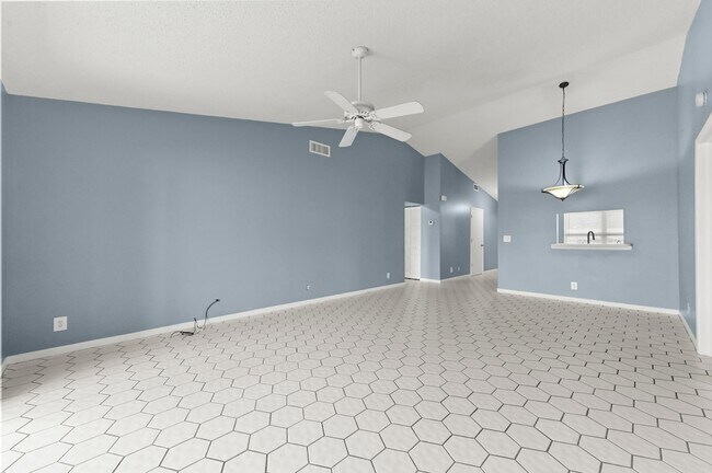 Building Photo - 8495 Lakepoint Ct