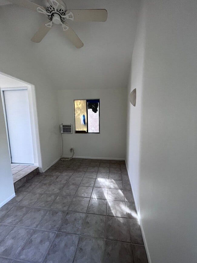 Building Photo - AVAILABLE NOW- Studio with private yard