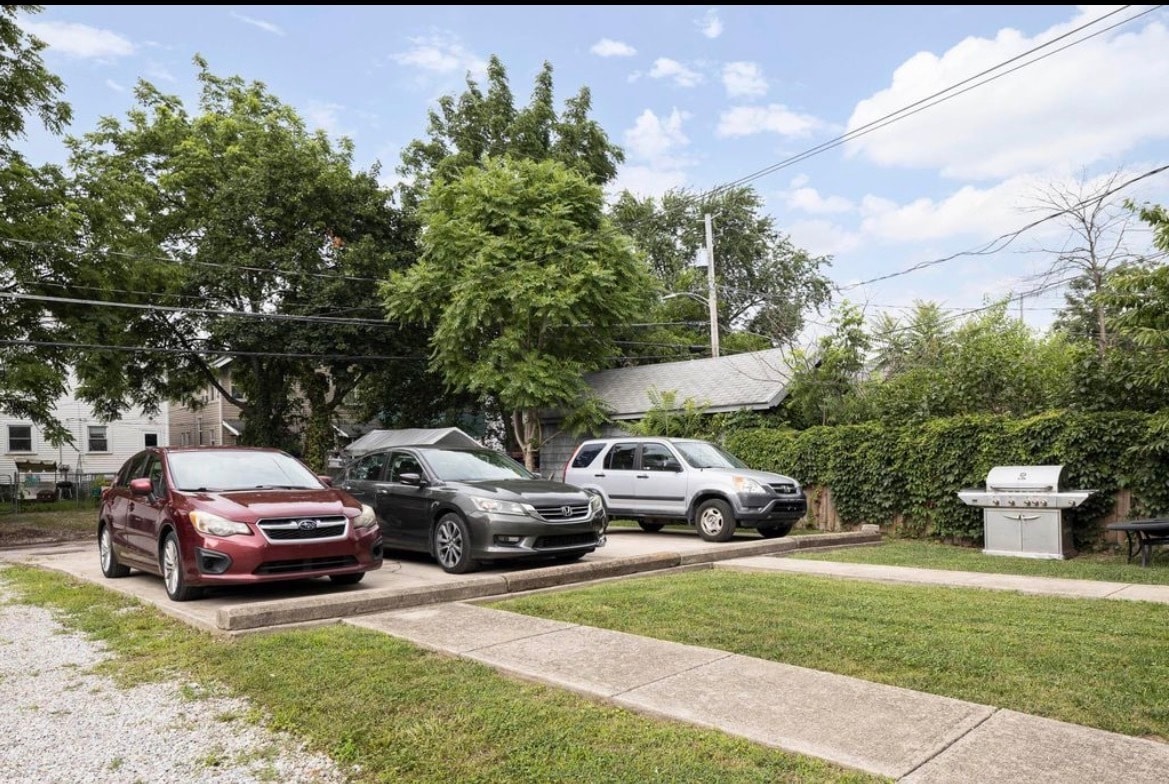 Building Photo - 2411 Indianola Ave