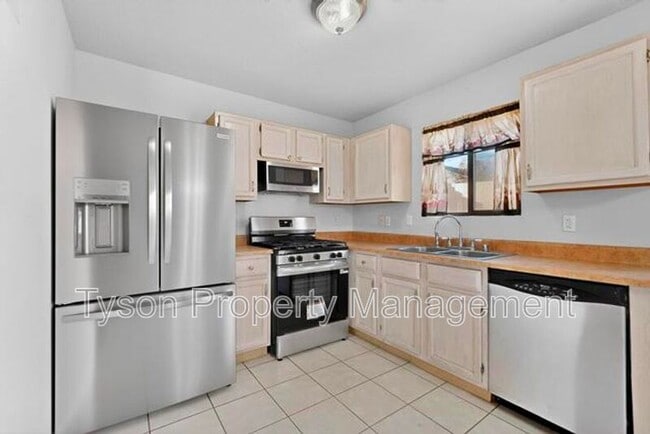 Building Photo - 11015 Connemara Dr SW